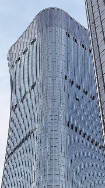 一架 SA60L “阿若拉” 飞机 傍晚撞击了北京中信大厦，在北京时间 17:55 左右失去应答机信号，注册号 B-12PP，隶属于东时双悦（北京）通用航空有限公司
