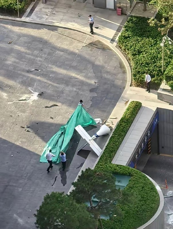 一架 SA60L “阿若拉” 飞机 傍晚撞击了北京中信大厦，在北京时间 17:55 左右失去应答机信号，注册号 B-12PP，隶属于东时双悦（北京）通用航空有限公司一架 SA60L “阿若拉” 飞机 傍晚撞击了北京中信大厦，在北京时间 17:55 左右失去应答机信号，注册号 B-12PP，隶属于东时双悦（北京）通用航空有限公司