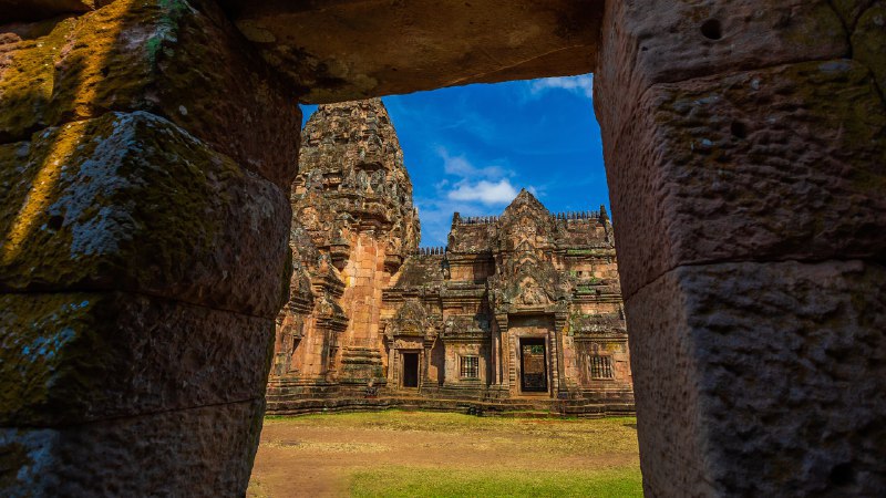 Doorway to the pastPrasat Phanom Rung temple ruins, Buriram province, Thailand (© Banjongseal324/Getty Images)原图