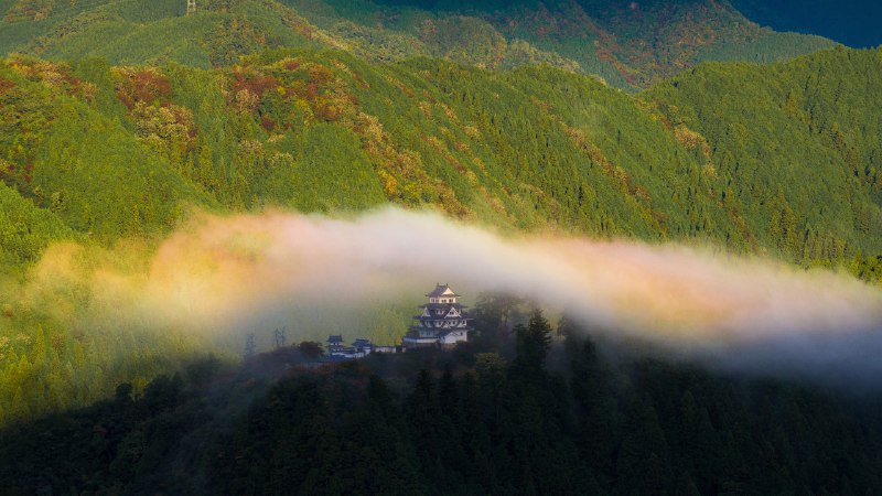 云中之城郡上八幡城，岐阜县，日本 (© ta2funk ito/500px/Getty Images)原图