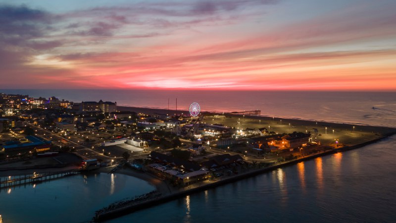 The morning glowOcean City, Maryland, at sunrise (© Kevin Olson/Amazing Aerial Agency)原图