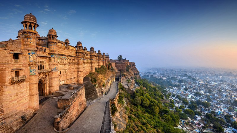 #Bing_Wallpaper岩石中的秘密瓜廖尔堡, ‌ 中央邦, 印度 (© ImagesofIndia/Shutterstock)4K | 1080P