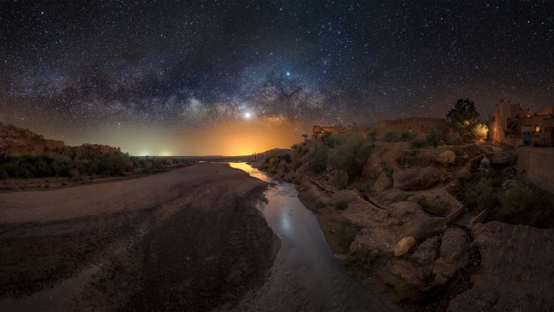 红尘中的宇宙美景银河，阿伊特本哈杜杜，摩洛哥 (© Cavan Images/Getty Images)4K