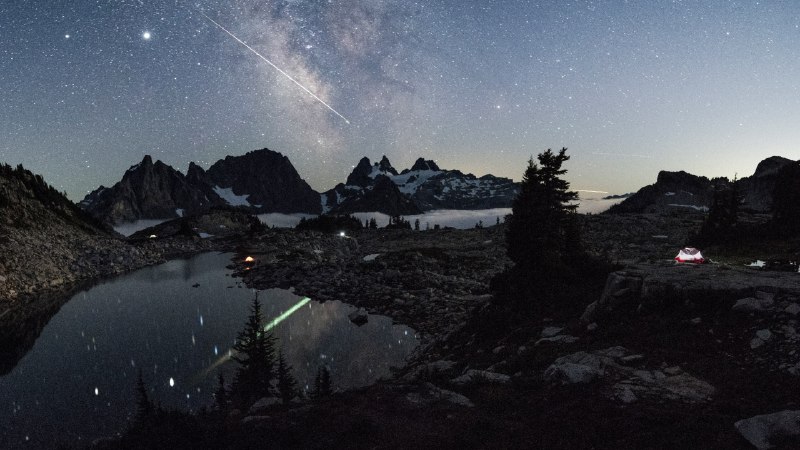 #Bing_Wallpaper美丽的星空坦克湖 (Tank Lakes), 高山湖泊荒野区, 华盛顿州, 美国 (© Austin Trigg/TANDEM Stills + Motion)4K | 1080P