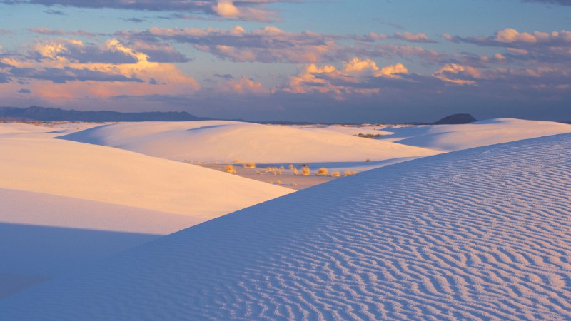 #Bing_Wallpaper1,001座白色沙丘白沙国家公园的日落，新墨西哥州，美国 (© Image Professionals GmbH/Alamy Stock Photo)4K
