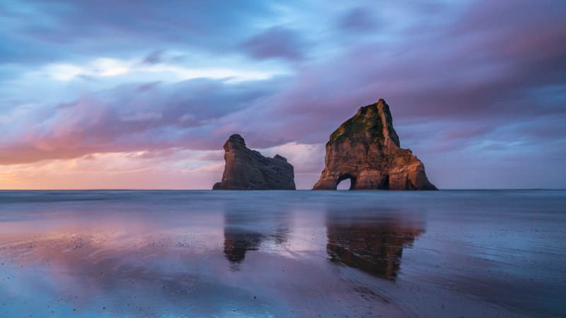 #Bing_Wallpaper对国家遗产的思考拱门群岛，瓦拉里基海滩，南岛，新西兰 (© Francesco Vaninetti/AWL/plainpicture)4K