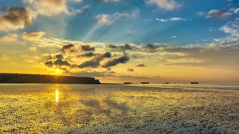 #Bing_Wallpaper诺曼底登陆日的转折点诺曼底的阿罗芒什莱班  , 法国 (© Horia Merla/Getty Images)4K