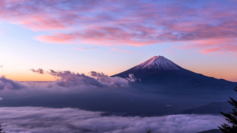 🖼 天际线上的印记#Bing_Wallpaper天际线上的印记本州岛上的富士山, 日本 (© phutthiseth thongtae/Getty Images)4K | 1080P