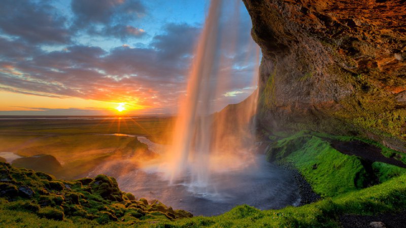 #Bing_Wallpaper一切准备就绪，等待日落塞里雅兰瀑布日落美景，冰岛 (© Tom Mackie/AWL/plainpicture)4K