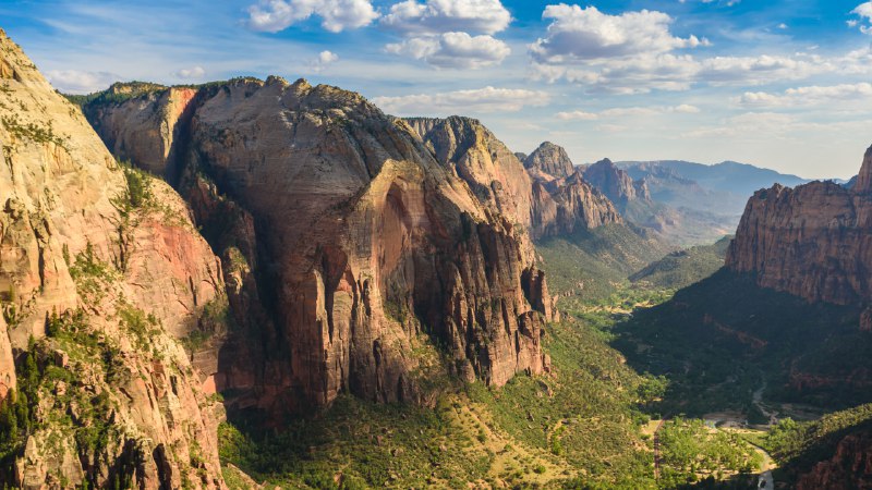 #Bing_Wallpaper国家公园周开始了锡安国家公园，犹他州，美国 (© Simon Dannhauer/Getty Images)4K