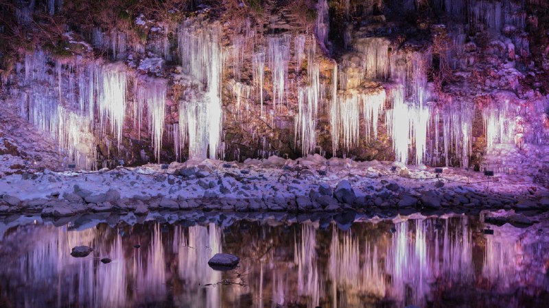 #Bing_Wallpaper冰雪奇景三十槌冰柱，秩父市，日本 (© watayu0821/shutterstock)4K