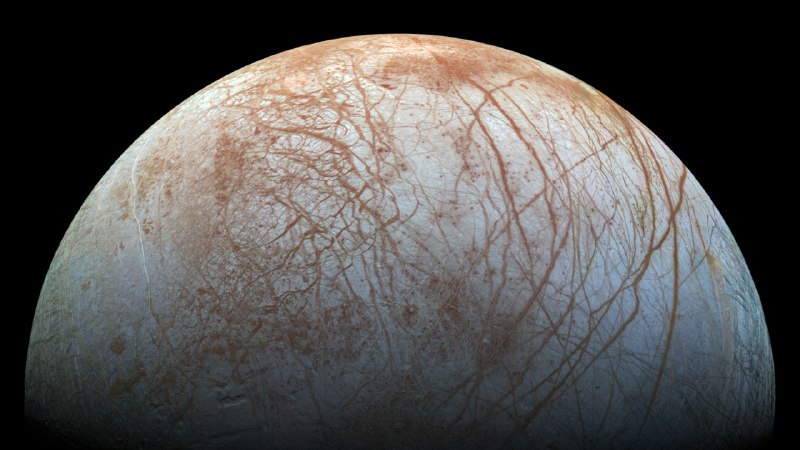 一轮蓝月亮木星的冰卫星木卫二 (© NASA/JPL-Caltech/SETI Institute)原图：