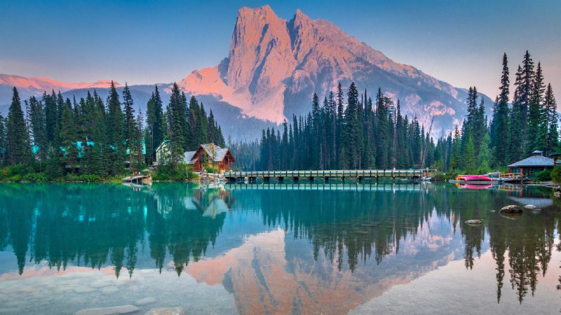 #Bing_Wallpaper化石、瀑布与林间小径幽鹤国家公园的伯吉斯山和翡翠湖, 不列颠哥伦比亚省, 加拿大 (© Feng Wei Photography/Getty Images)4K