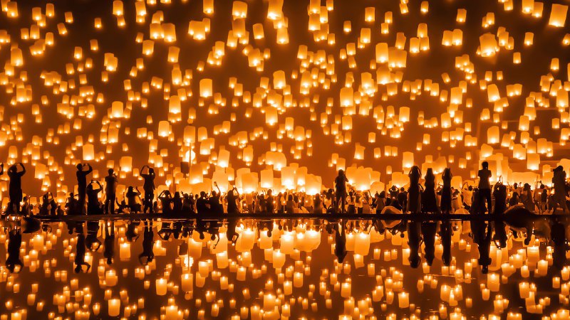 愿望随灯起飞义蓬灯节 ，清迈，泰国 (© tampatra/Getty Images)4K